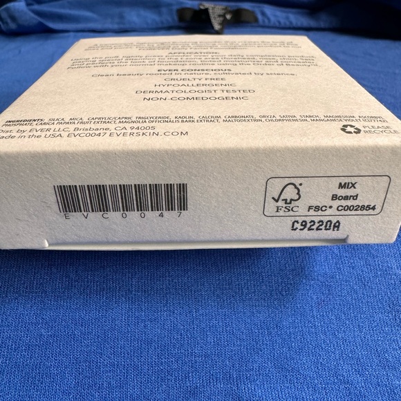 Ever BLUR Perfecting Face Powder Finishing Powder (Translucent) Size 10gm/0.35oz - Picture 8 of 9